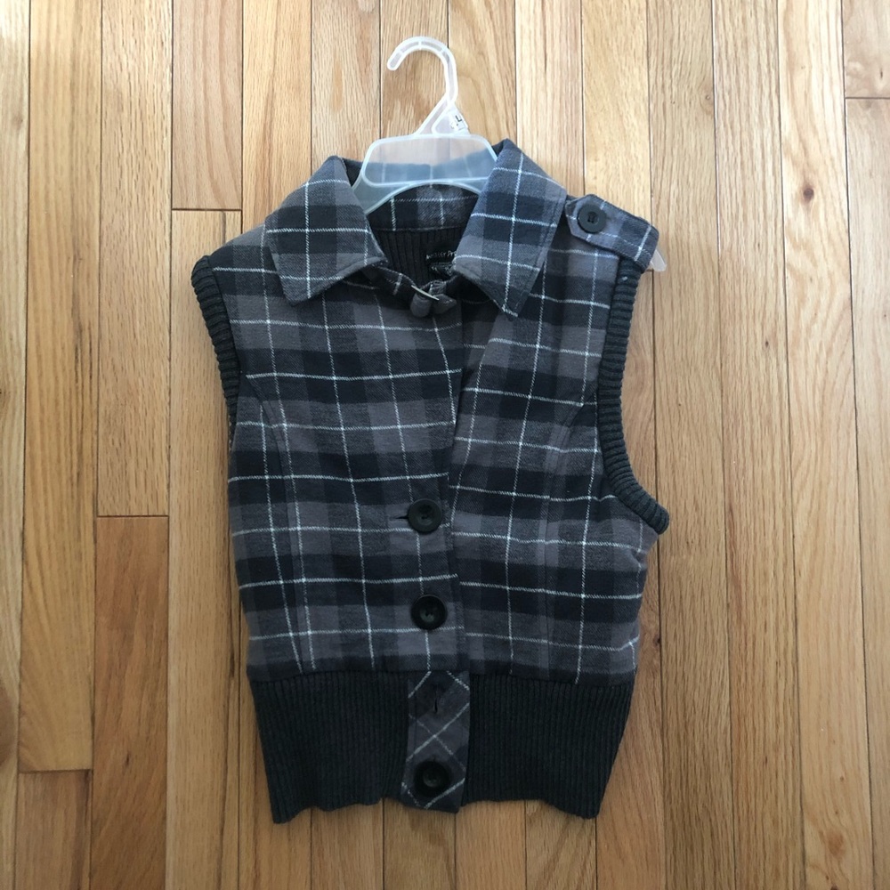 Sweater vest
